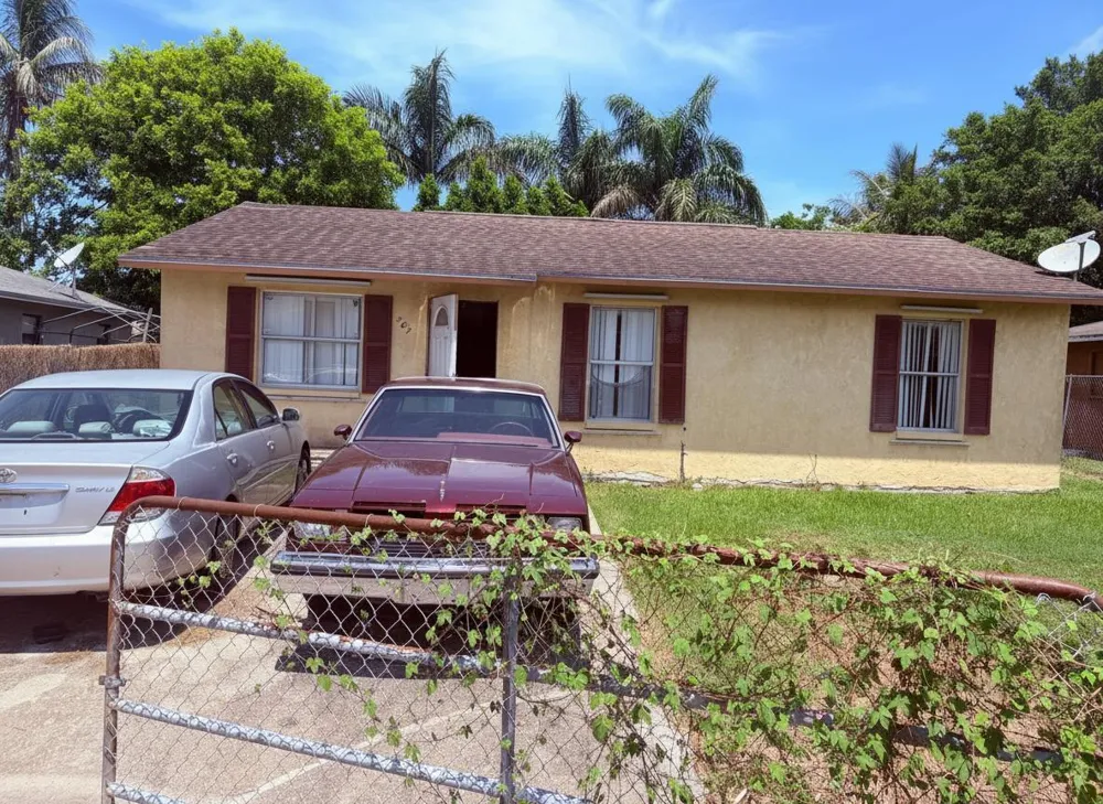 307 Seminole Court Pahokee, FL 33476