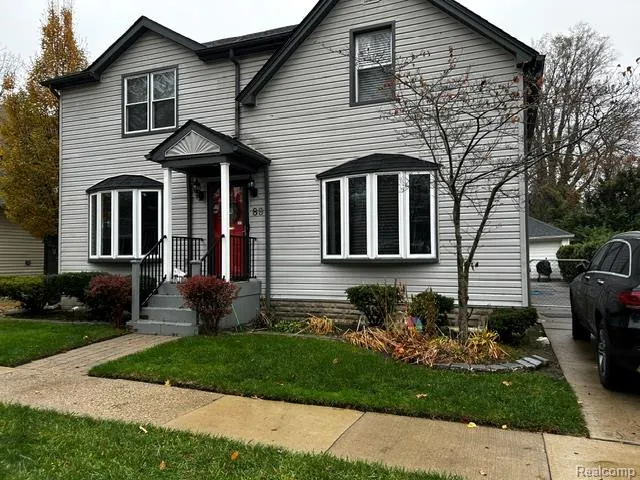 89 Muir Road Grosse Pointe Farms City, MI 48236