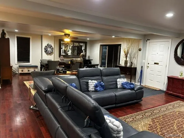 89 Muir Road Grosse Pointe Farms City, MI 48236