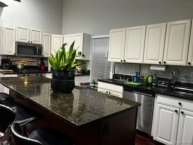 89 Muir Road Grosse Pointe Farms City, MI 48236