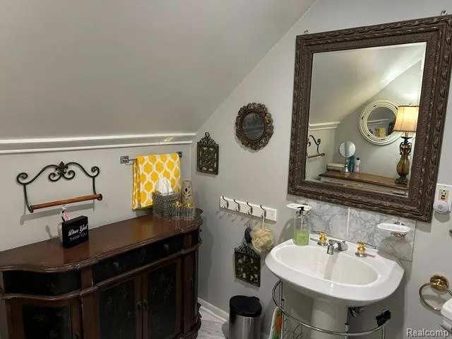 89 Muir Road Grosse Pointe Farms City, MI 48236