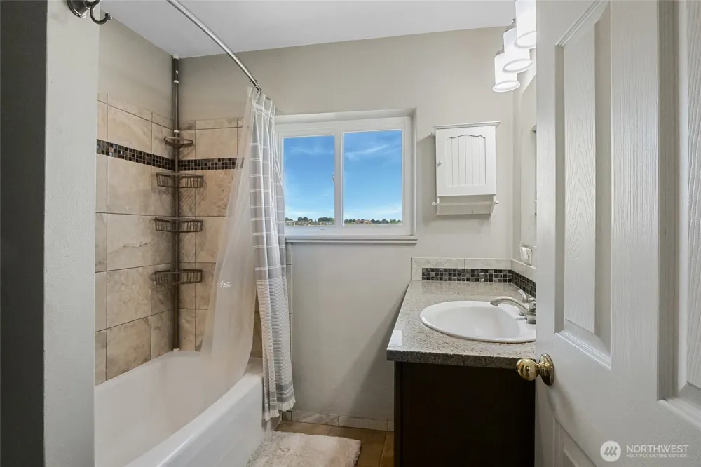 1345 W Lakeside Drive Moses Lake, WA 98837