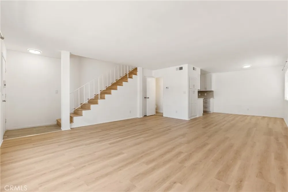 218 Thorne Los Angeles, CA 90042