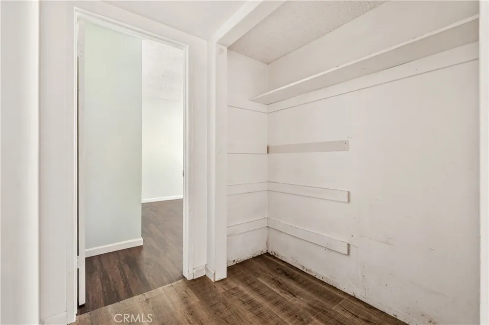 218 Thorne Los Angeles, CA 90042