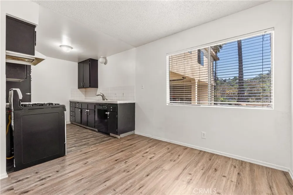 218 Thorne Los Angeles, CA 90042