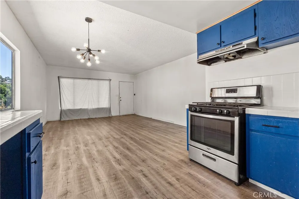 218 Thorne Los Angeles, CA 90042