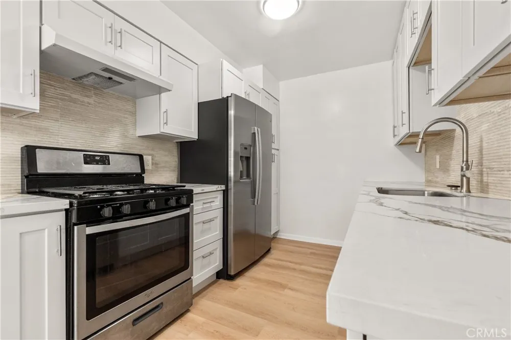 218 Thorne Los Angeles, CA 90042