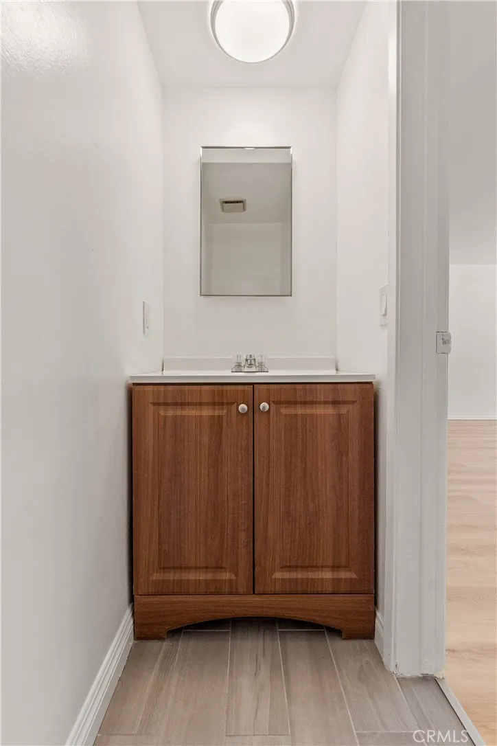 218 Thorne Los Angeles, CA 90042