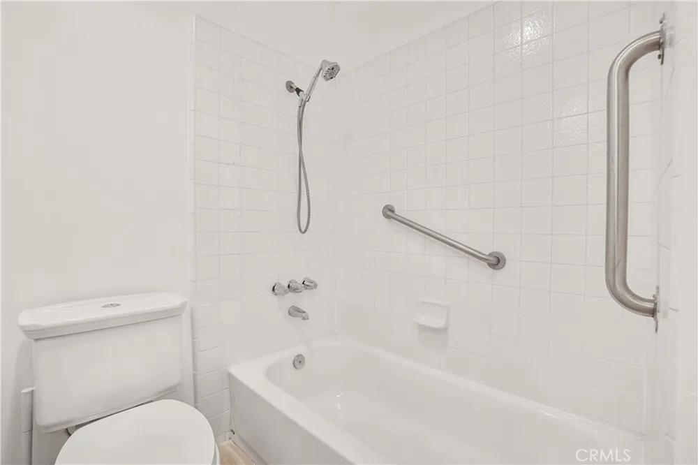 218 Thorne Los Angeles, CA 90042