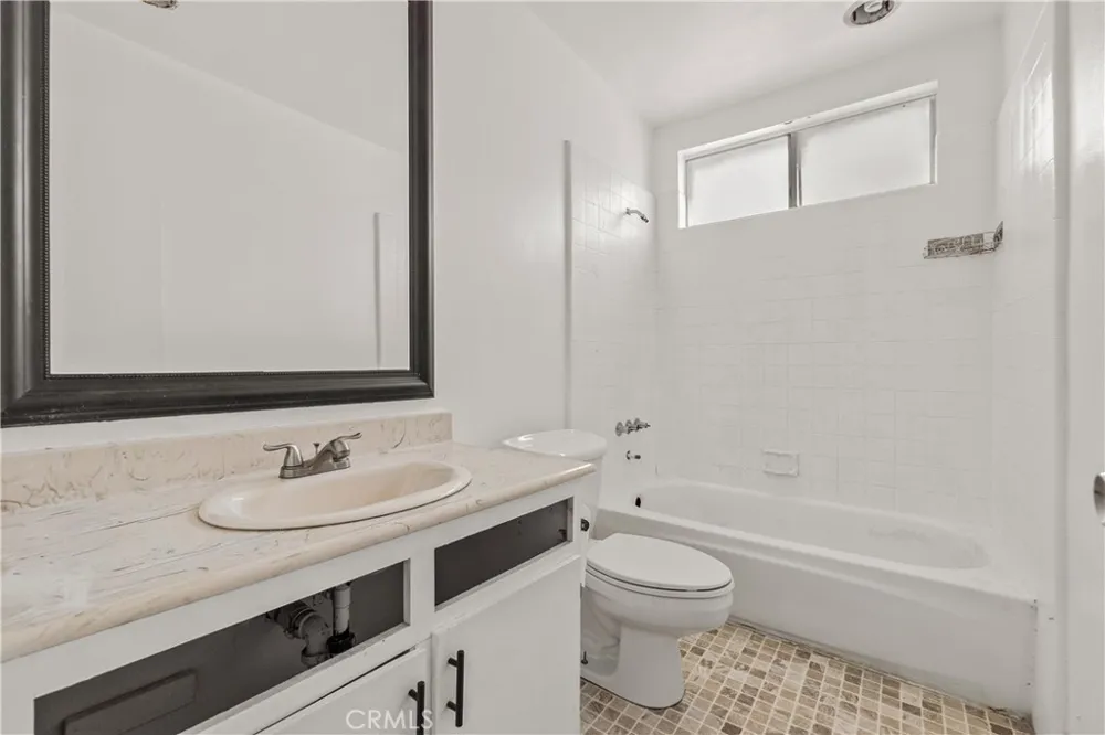 218 Thorne Los Angeles, CA 90042