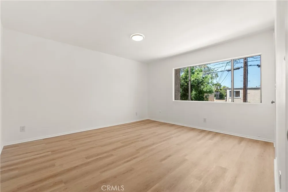 218 Thorne Los Angeles, CA 90042
