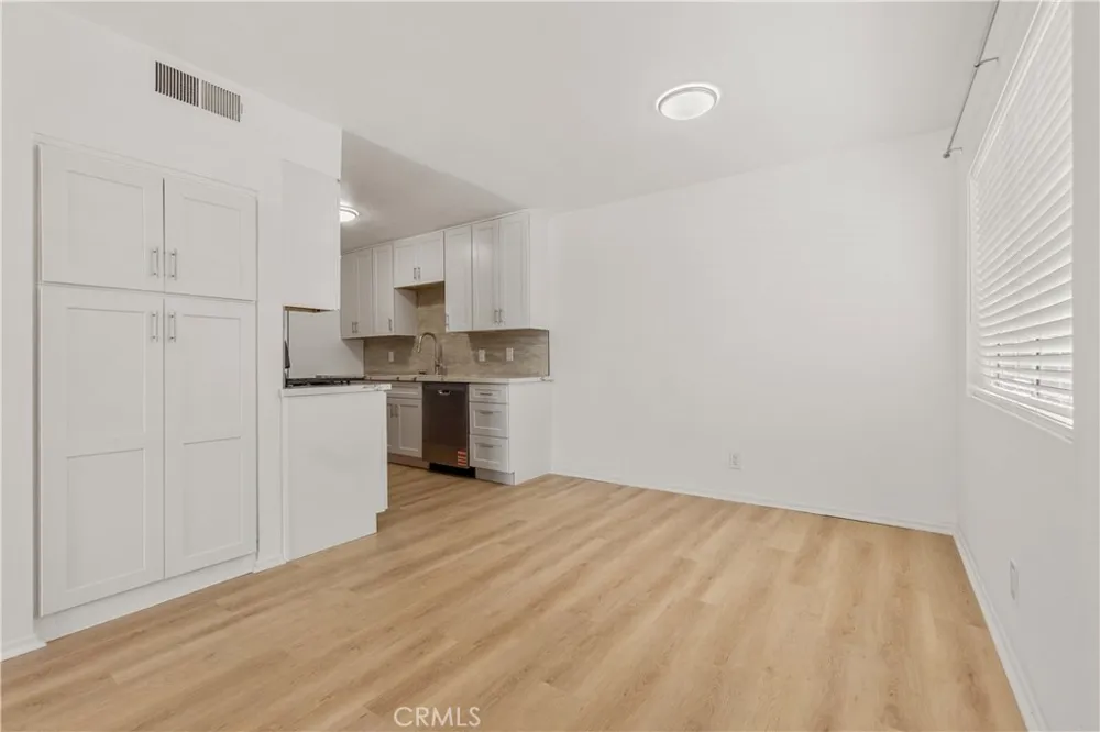218 Thorne Los Angeles, CA 90042