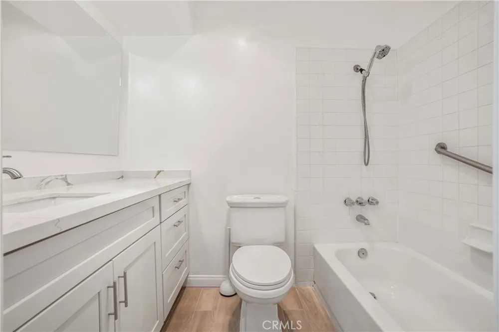 218 Thorne Los Angeles, CA 90042