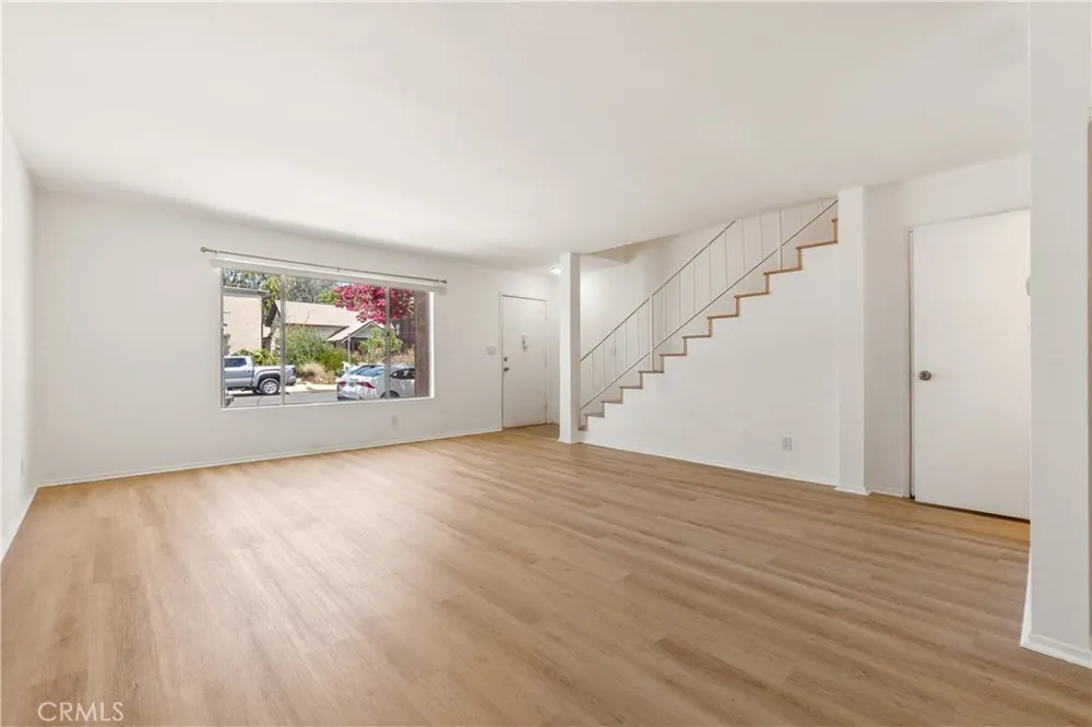 218 Thorne Los Angeles, CA 90042