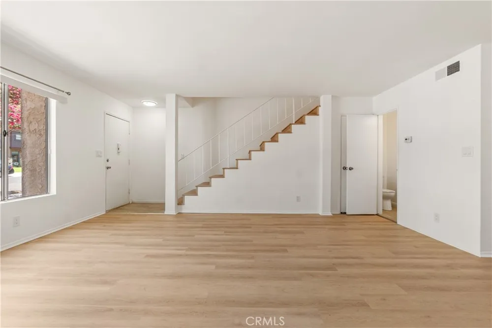 218 Thorne Los Angeles, CA 90042