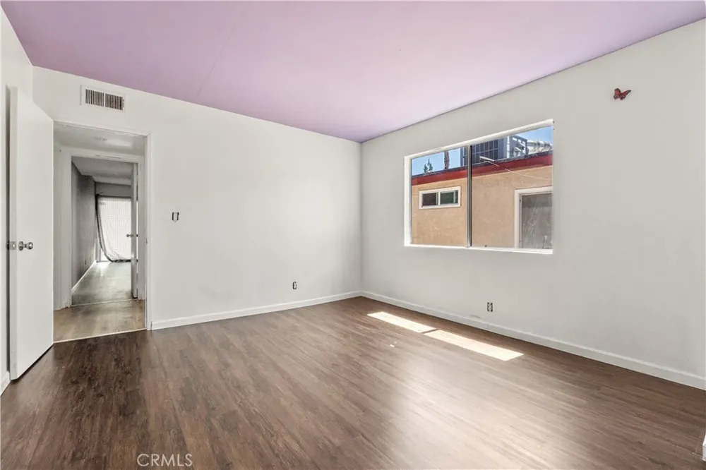 218 Thorne Los Angeles, CA 90042