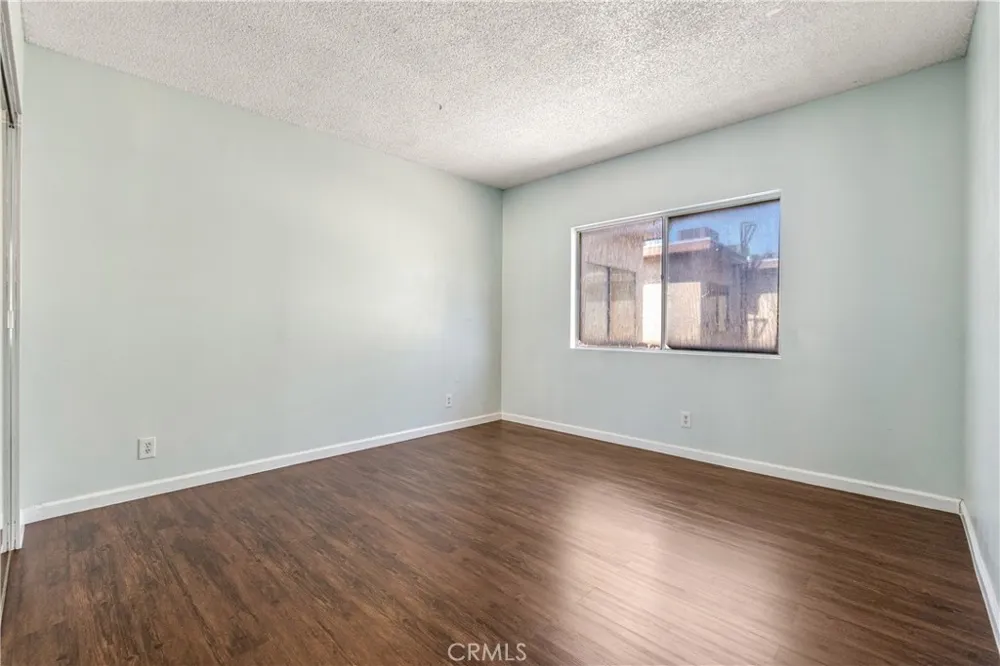 218 Thorne Los Angeles, CA 90042