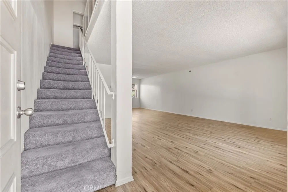 218 Thorne Los Angeles, CA 90042