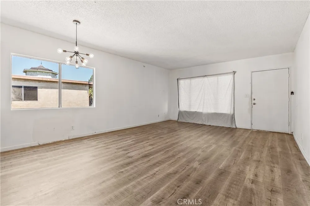 218 Thorne Los Angeles, CA 90042