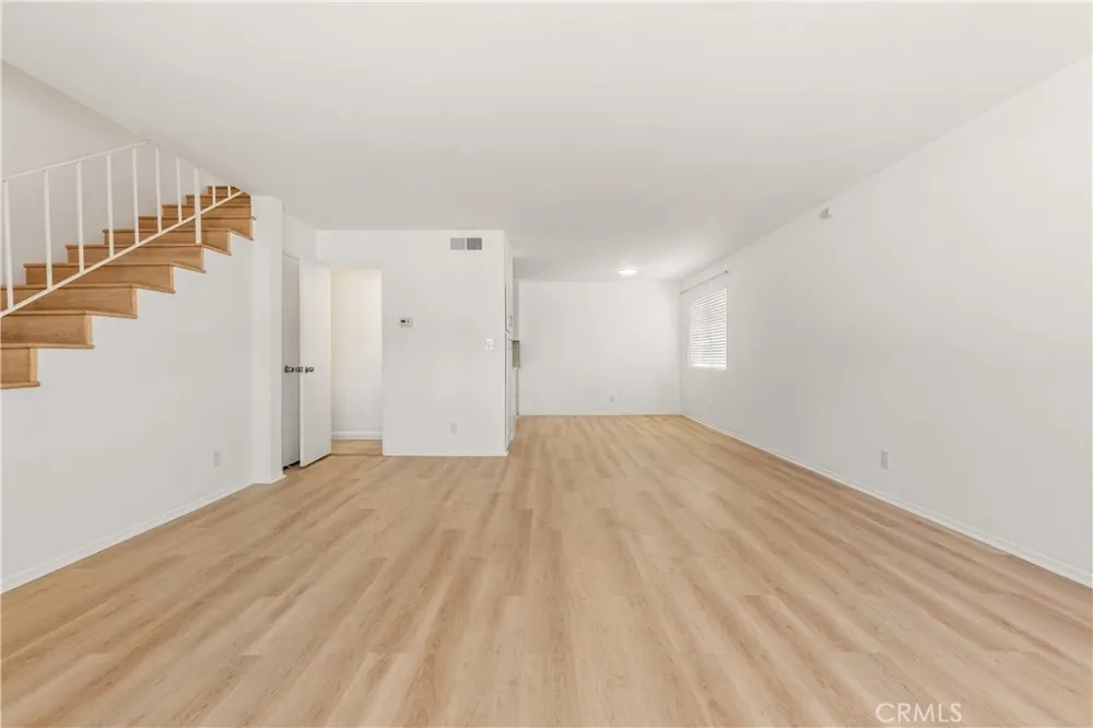 218 Thorne Los Angeles, CA 90042