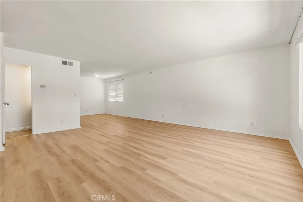 218 Thorne Los Angeles, CA 90042