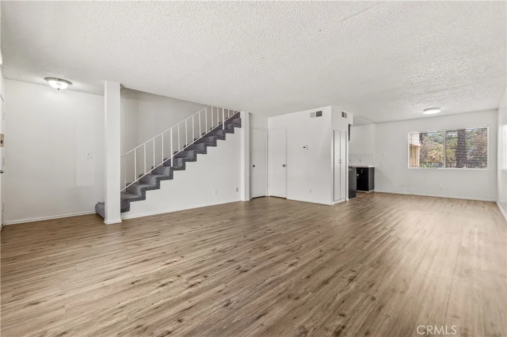 218 Thorne Los Angeles, CA 90042