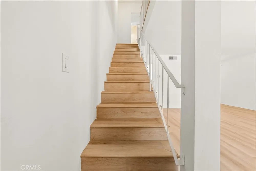218 Thorne Los Angeles, CA 90042