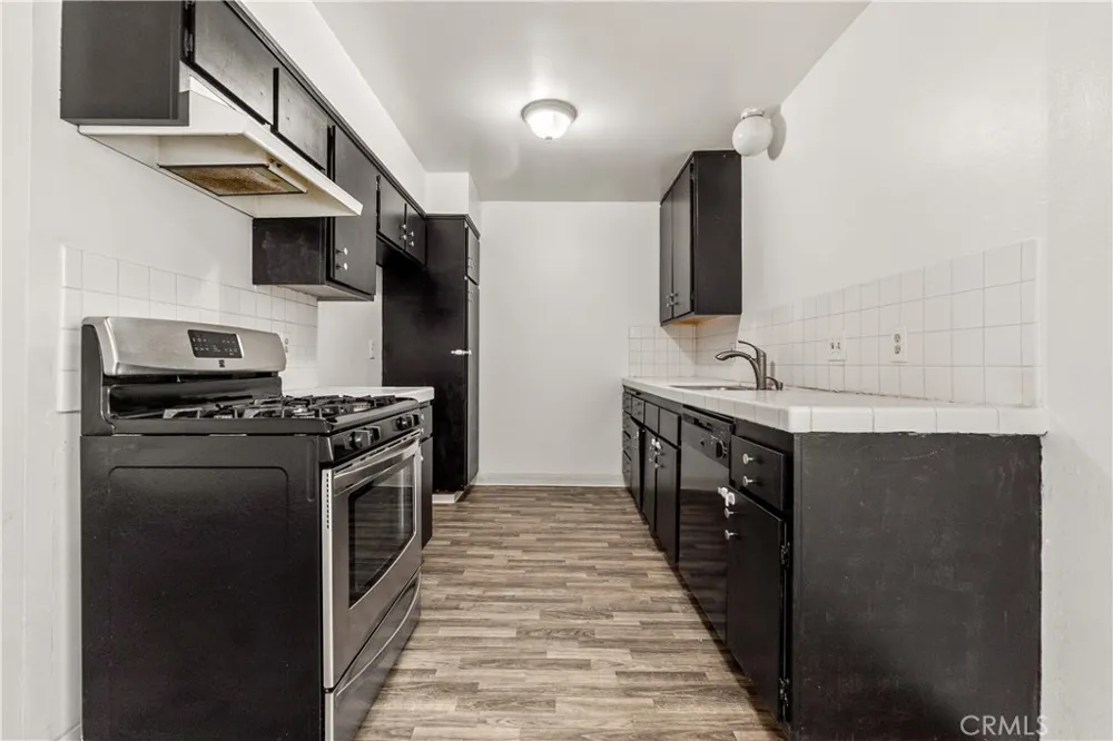 218 Thorne Los Angeles, CA 90042