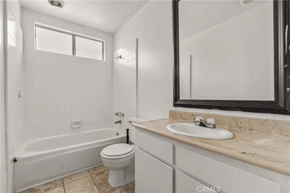 218 Thorne Los Angeles, CA 90042