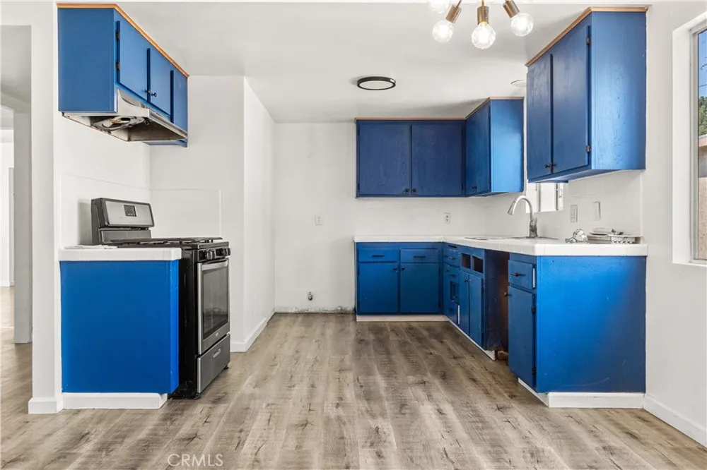 218 Thorne Los Angeles, CA 90042