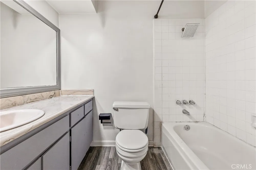 218 Thorne Los Angeles, CA 90042