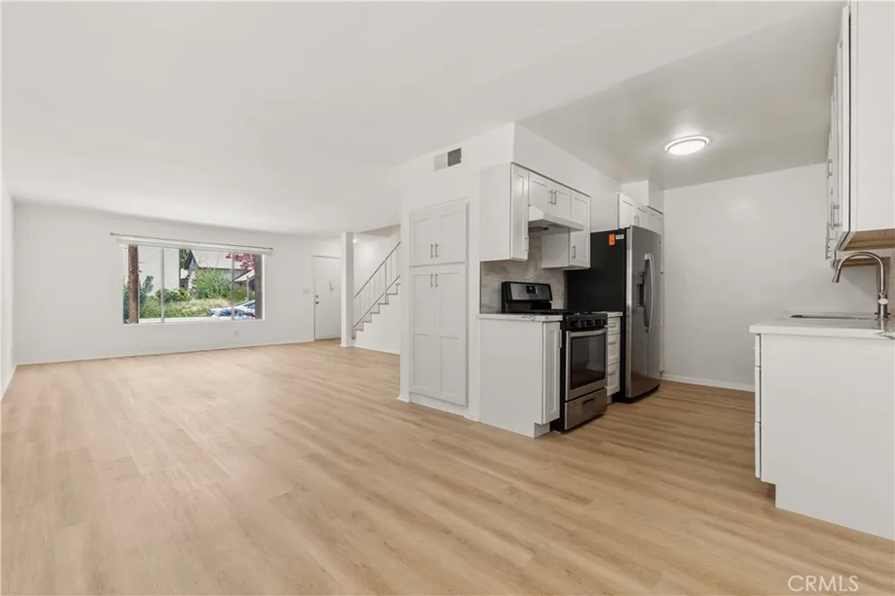 218 Thorne Los Angeles, CA 90042