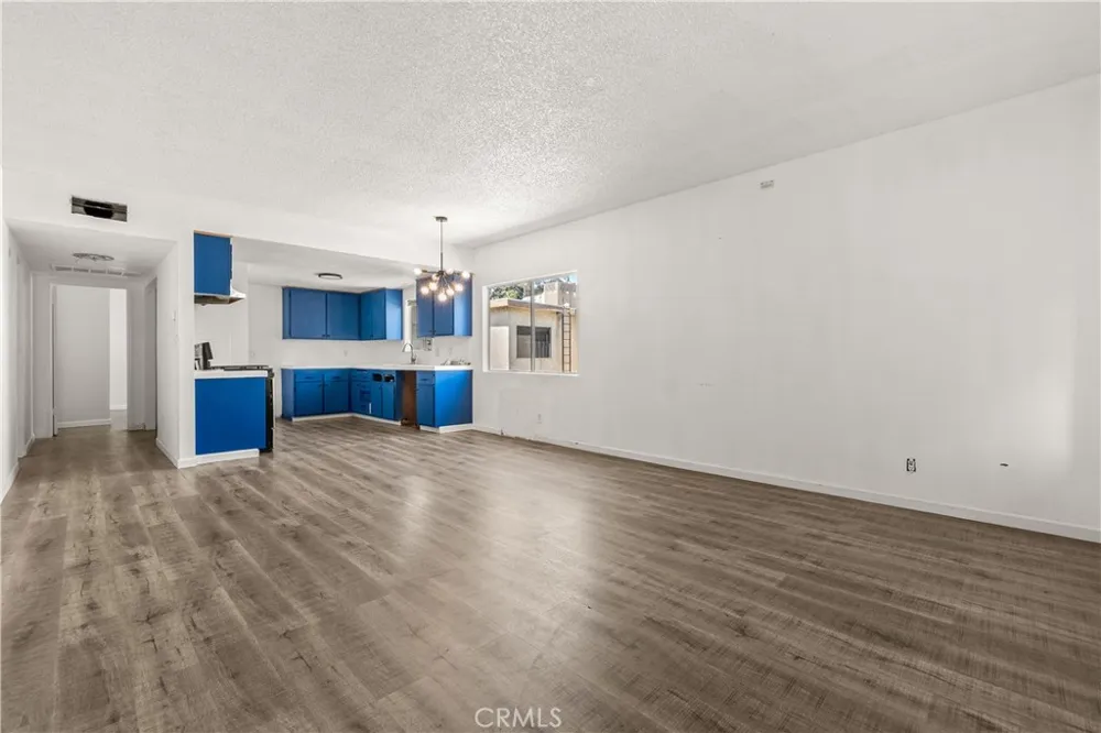 218 Thorne Los Angeles, CA 90042