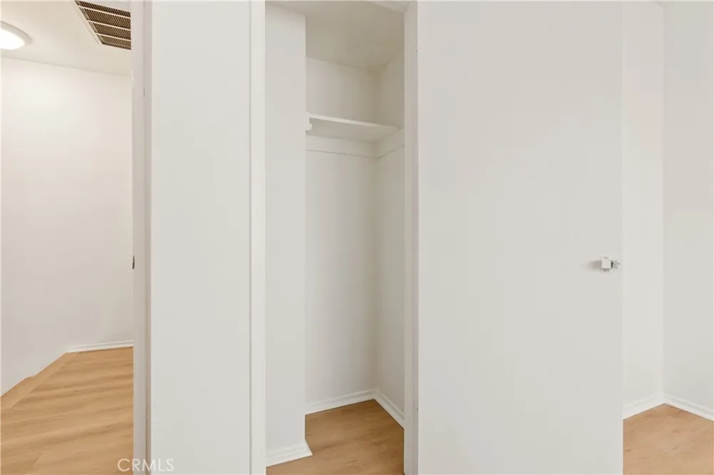 218 Thorne Los Angeles, CA 90042