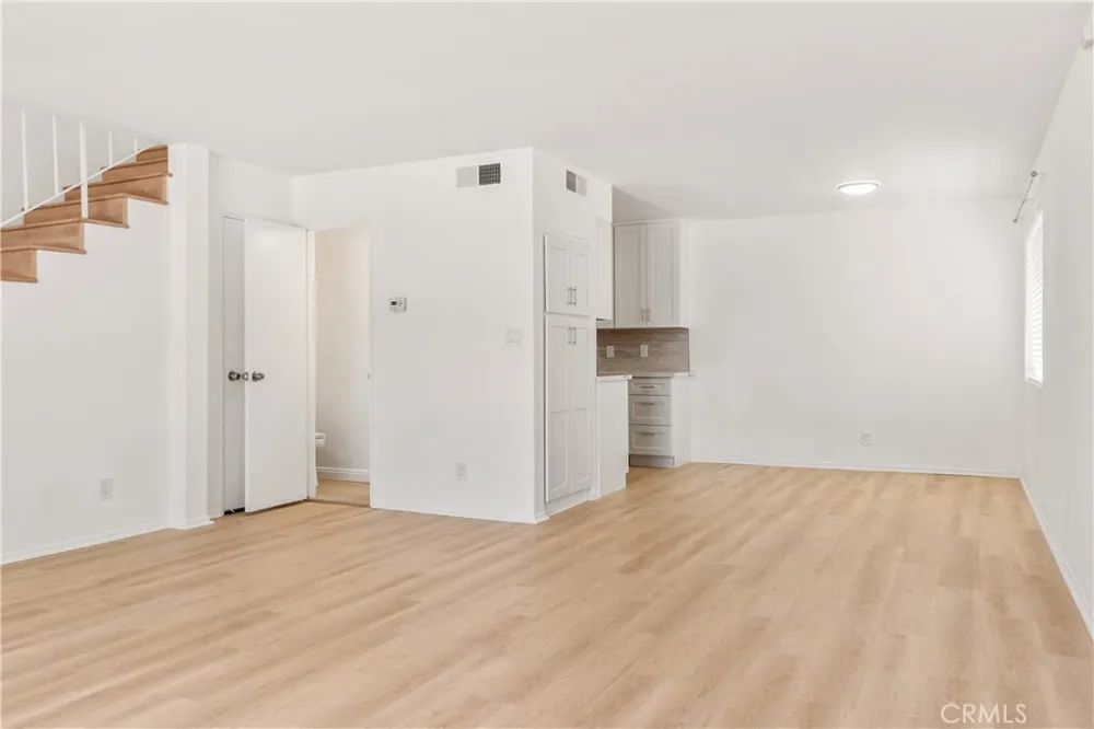 218 Thorne Los Angeles, CA 90042