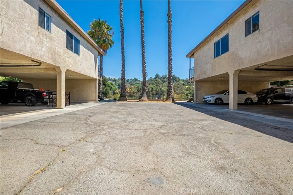 218 Thorne Los Angeles, CA 90042
