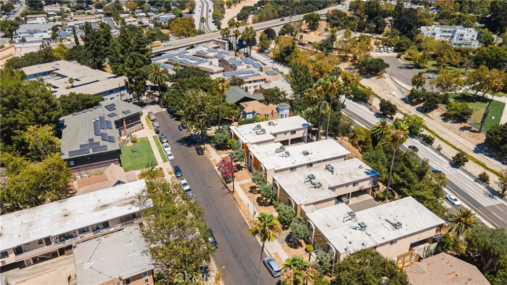 218 Thorne Los Angeles, CA 90042