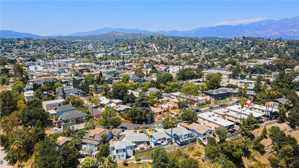 218 Thorne Los Angeles, CA 90042