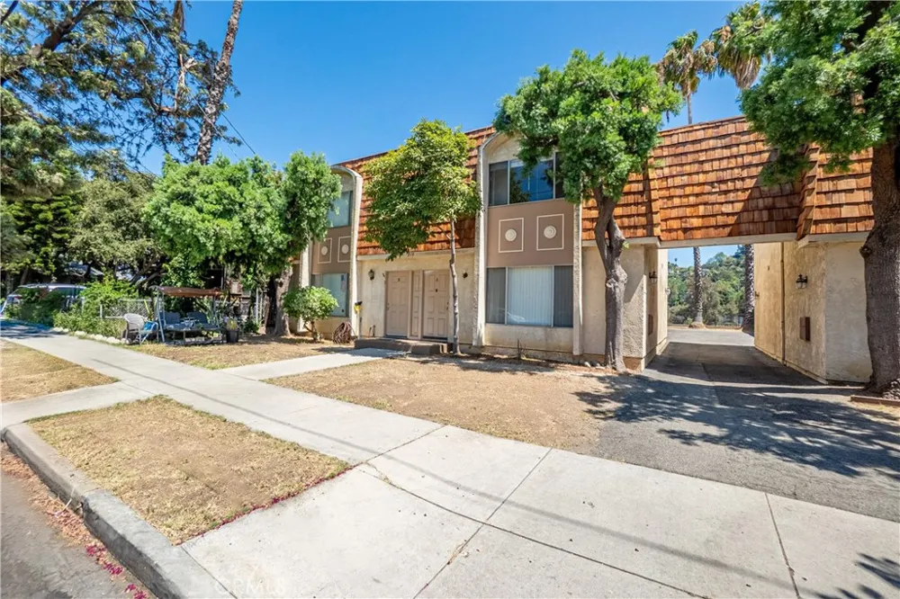 218 Thorne Los Angeles, CA 90042