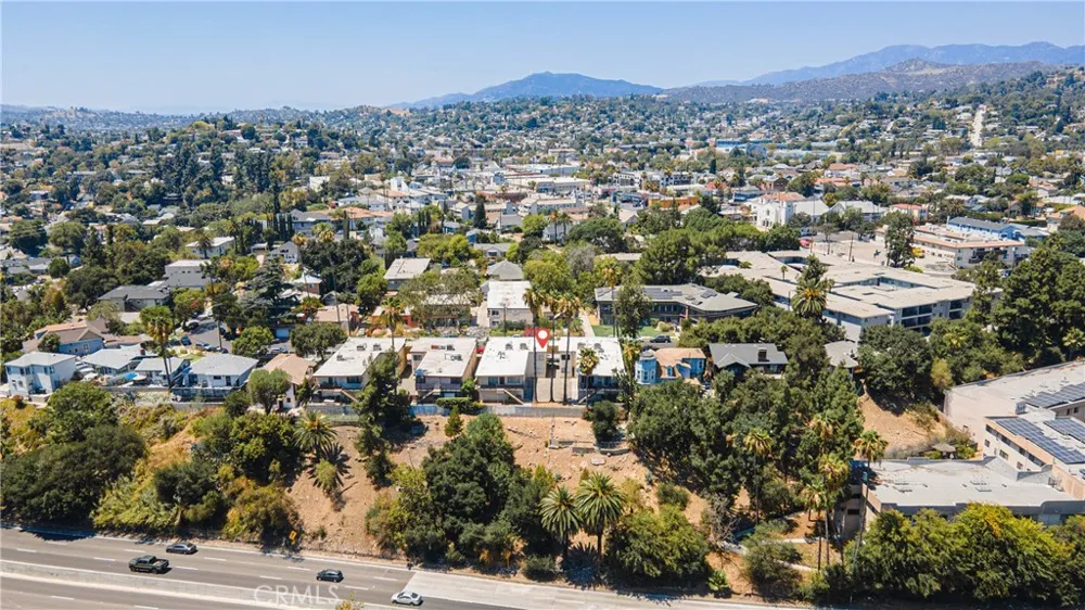 218 Thorne Los Angeles, CA 90042