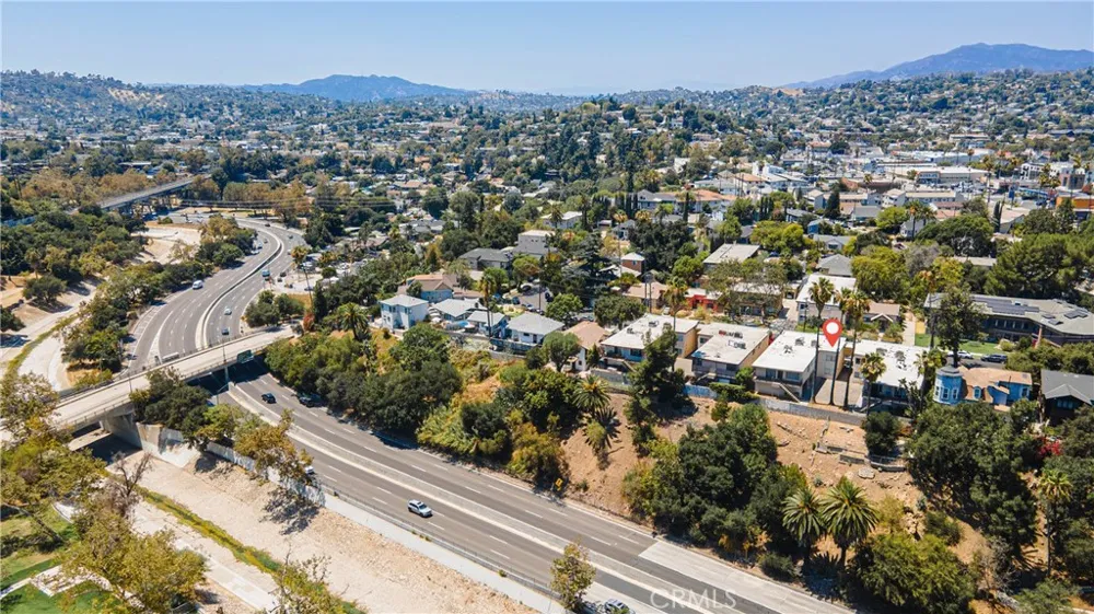 218 Thorne Los Angeles, CA 90042