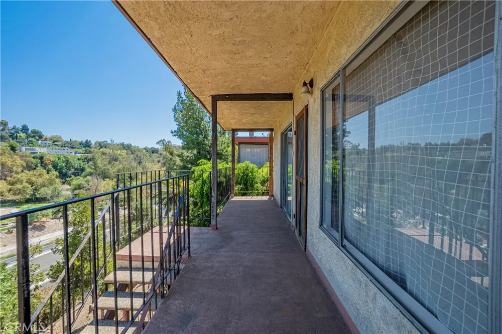 218 Thorne Los Angeles, CA 90042