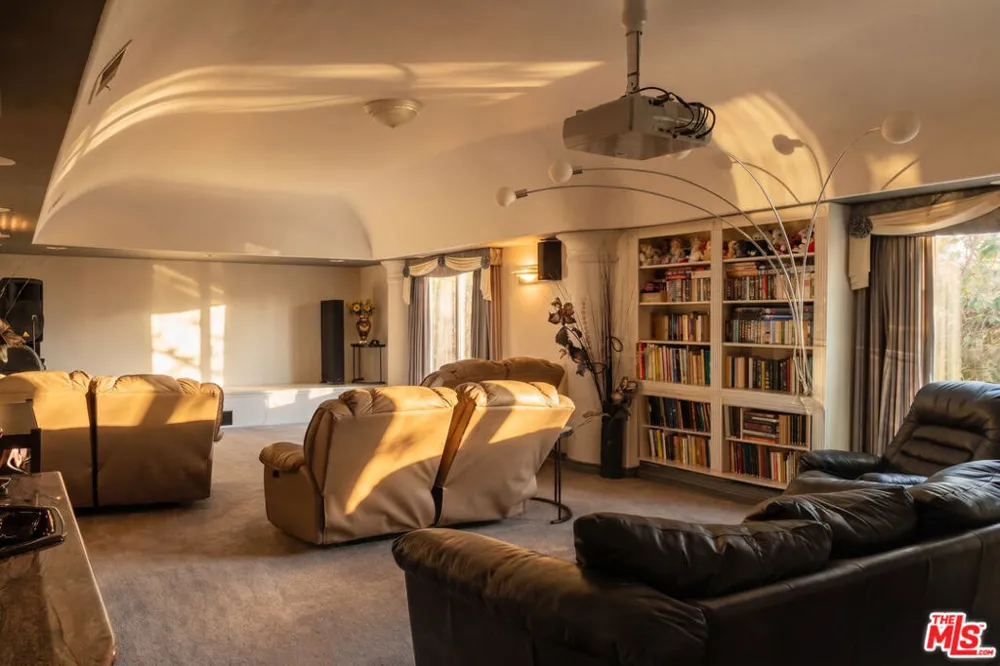 29752 Baden Place Malibu, CA 90265