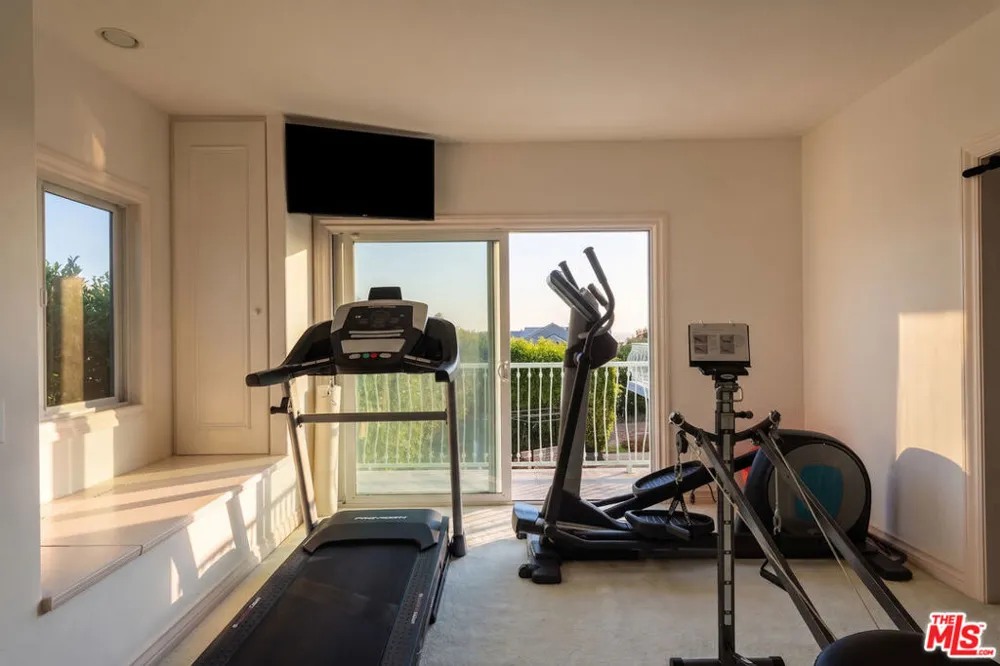 29752 Baden Place Malibu, CA 90265