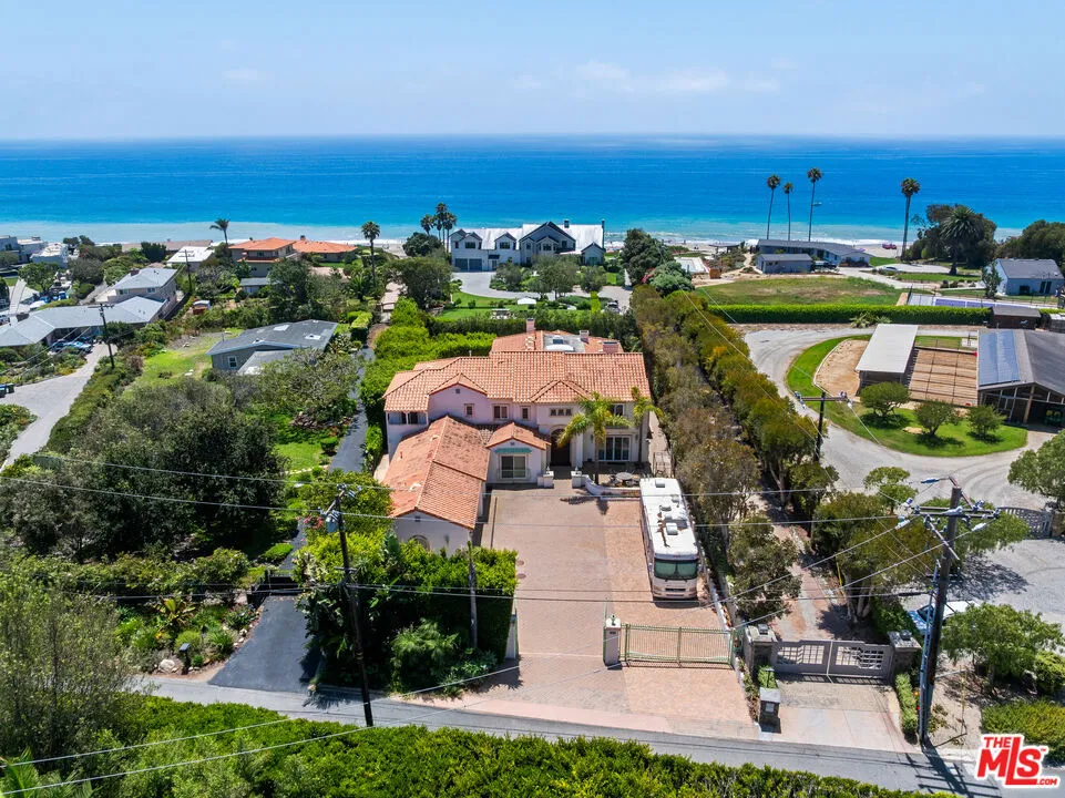 29752 Baden Place Malibu, CA 90265