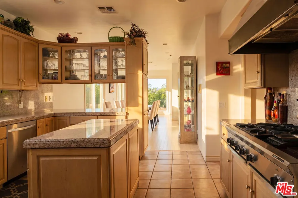 29752 Baden Place Malibu, CA 90265