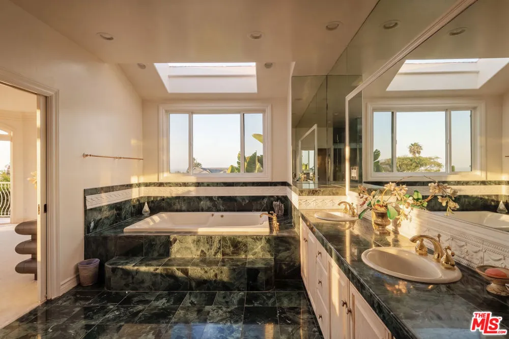 29752 Baden Place Malibu, CA 90265
