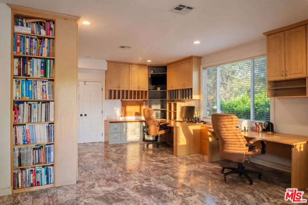 29752 Baden Place Malibu, CA 90265