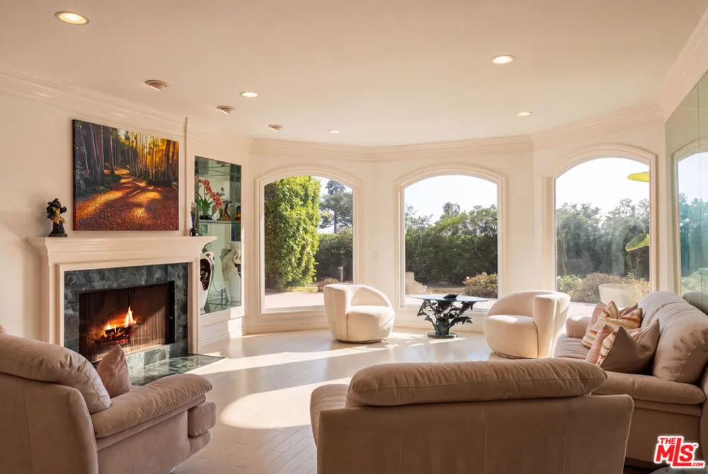 29752 Baden Place Malibu, CA 90265