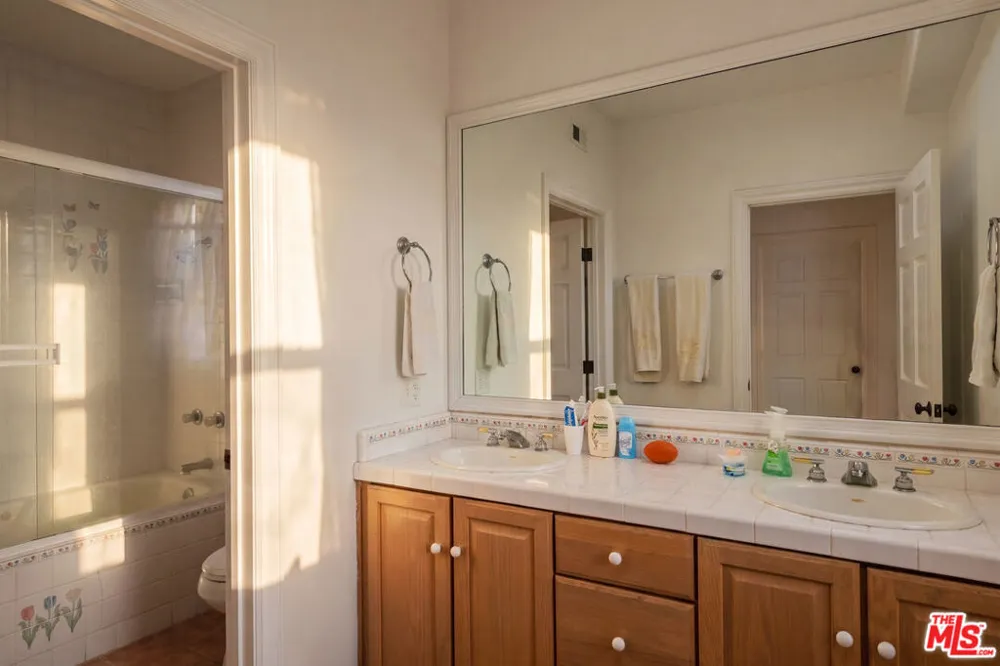 29752 Baden Place Malibu, CA 90265
